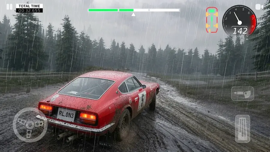 Carro de ralis vermelho a atravessar um troço de floresta à chuva no Rally One